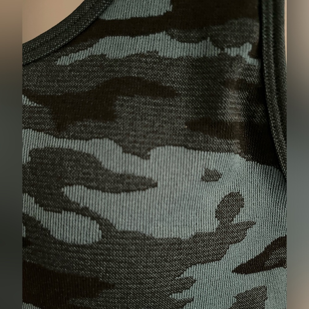 New Balance Medium Impact Secure Fit & Feel Stretch Seamless Sports Bra - Picture 5 of 9